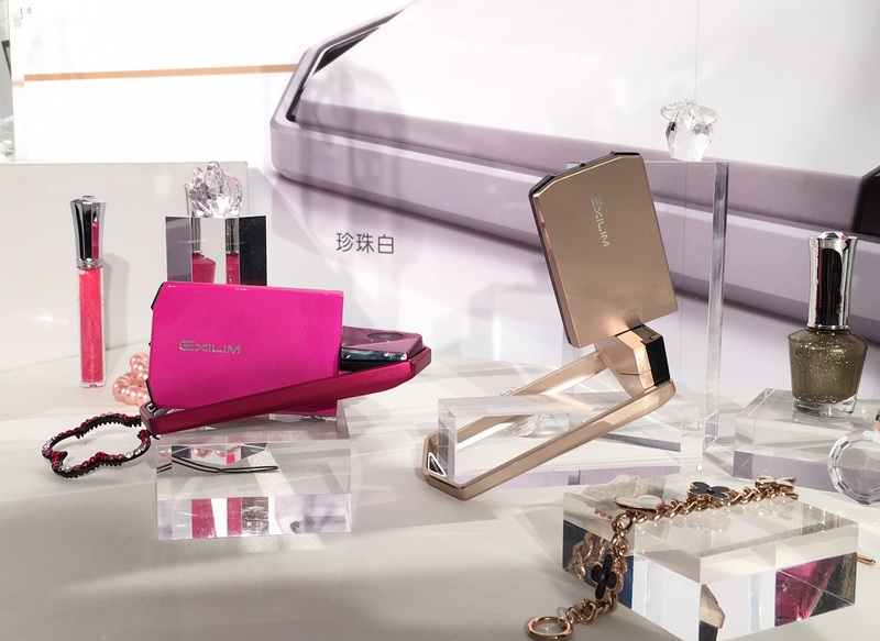 CASIO EX-TR70 (左)寶石粉、(右)火彩金
